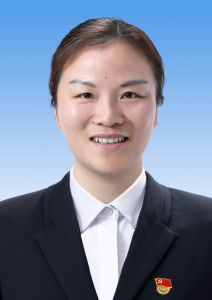 吴燕         英语